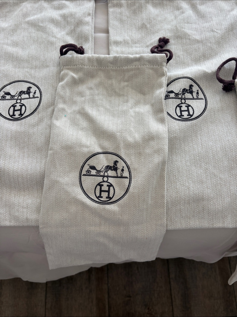 Hermes Assorted Logo Drawstring Dust Bags in Beige, Black, White, Pink - Picture 3 of 10